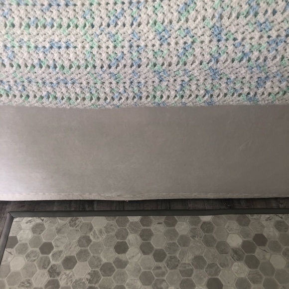 SQUARE hand made crocheted blanket - Picture 2 of 3